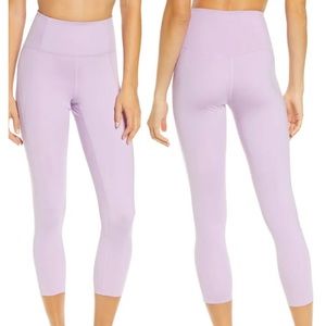 GIRLFRIEND COLLECTIVE NWT HIGH WAIST CAPRI LEGGINGS LILAC PURPLE SMALL